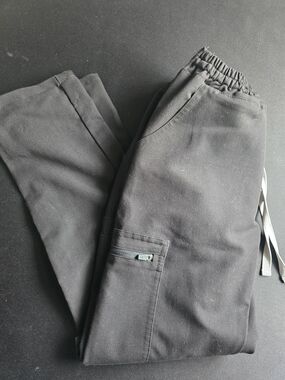 FIGS Yola Scrub Pants in Black - XXSP - PETITE